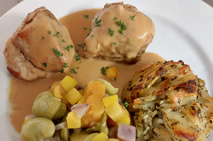 Médaillon de porc braisé sauce normande ou forestière