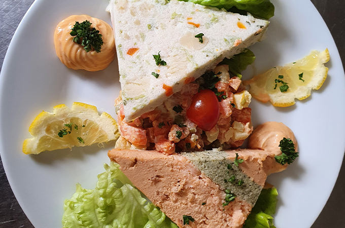 Terrine de poisson (St Jacques ou saumon à l’oseille) sauce cocktail