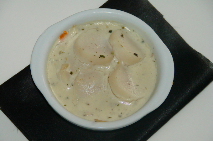 Cassolette de St Jacques petits légumes sauce riesling