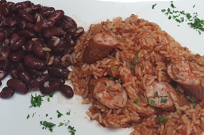 Rougail saucisse (riz et haricots rouges)