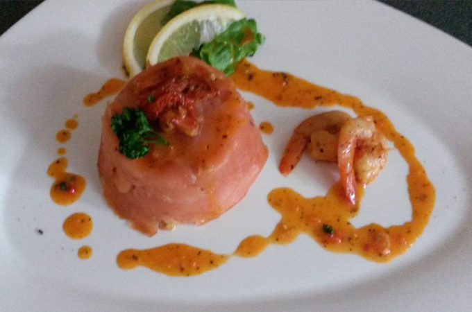 Surprise de l’océan (saumon fumé, riz au crabe)