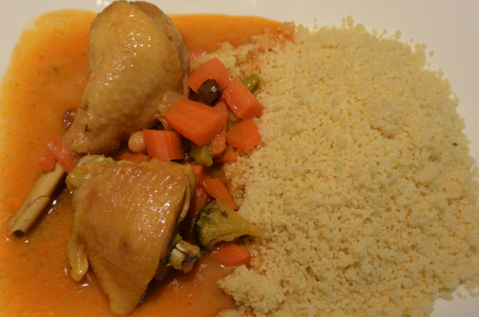 Tajine de filet de poulet et merguez (semoule et légumes)
