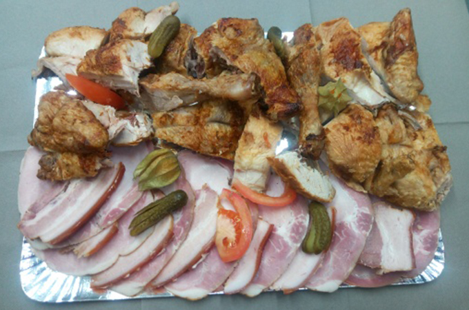 Viandes assorties (Rosbeef, rôti de porc cuit, rillons, poulet)